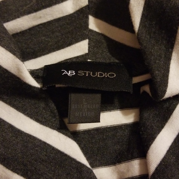 Ab Studio sweater/cape. Gray and white. Large - Picture 3 of 3